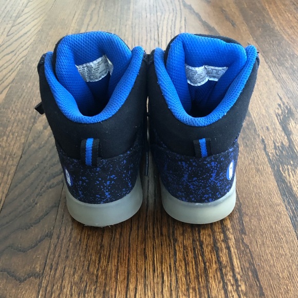 Sneakers - Picture 2 of 6